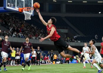 Sports action collage dramatic goals, dunks, and catches.